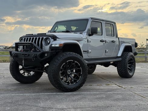 Used 2021 Jeep Gladiator Sport AWD/4WD image 1