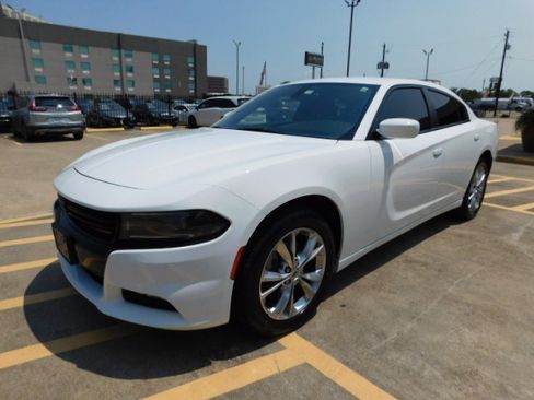 Used 2022 Dodge Charger SXT AWD image 4