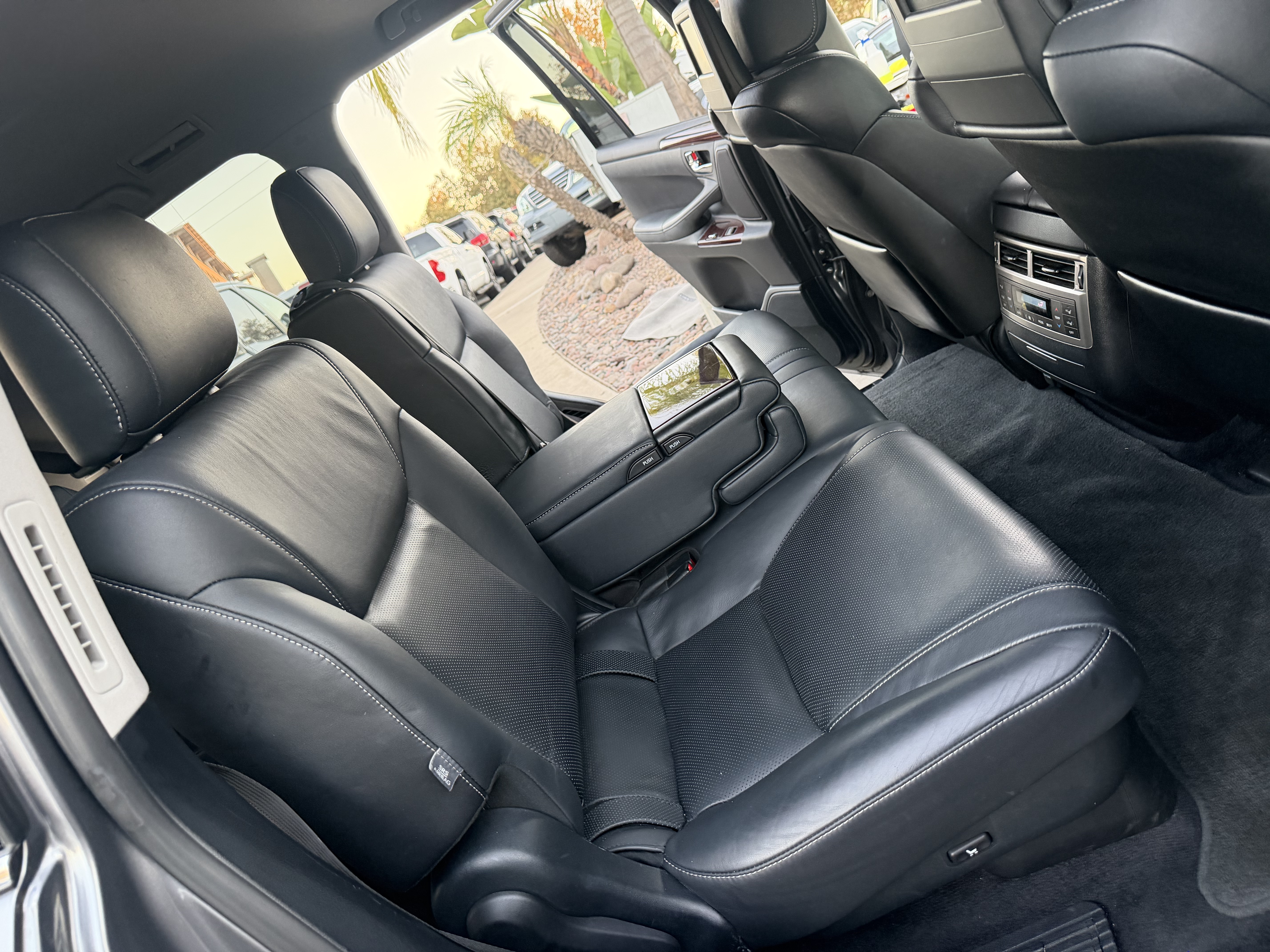 Used 2015 Lexus LX 570 4WD image 37