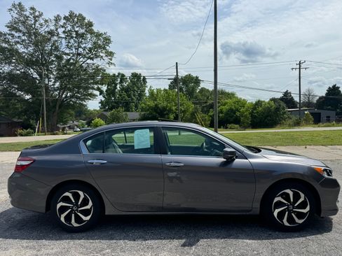 Used 2016 Honda Accord EX-L Sedan image 3