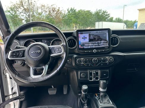 Used 2019 Jeep Wrangler Unlimited Sahara AWD/4WD image 12