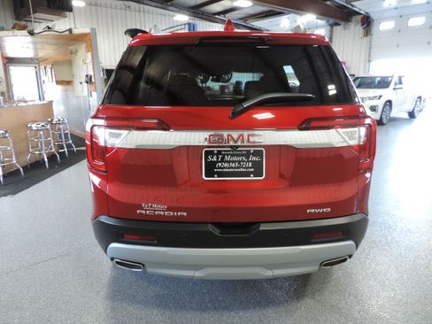 Used 2023 GMC Acadia SLE image 13