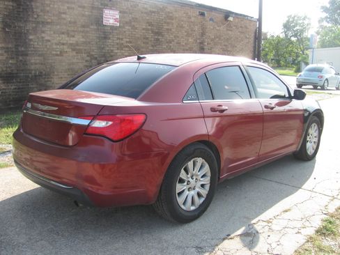 Used 2014 Chrysler 200 LX image 2