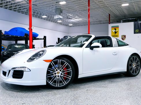 Used 2015 Porsche 911 Targa 4S image 4