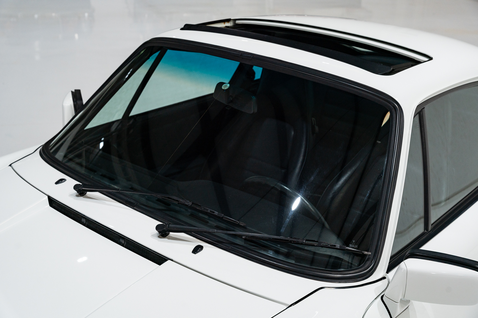 Used 1987 Porsche 911 Carrera Coupe RWD image 40