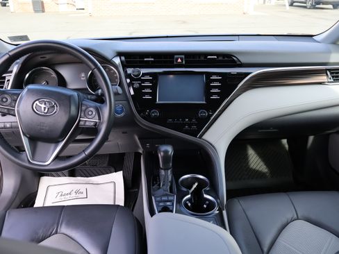 Used 2018 Toyota Camry XLE image 17