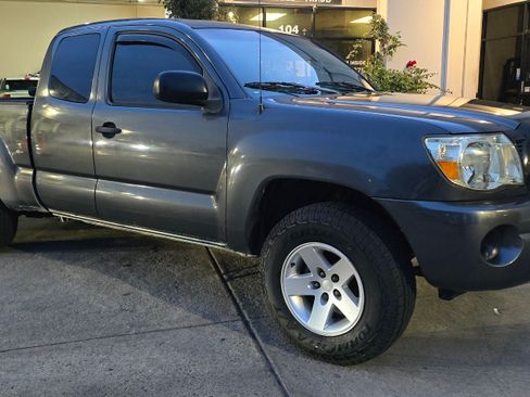 Used 2010 Toyota Tacoma SR5 image 32