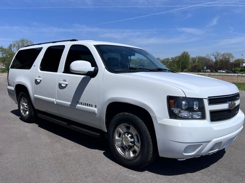Used 2007 Chevrolet Suburban 4WD 2500 image 1