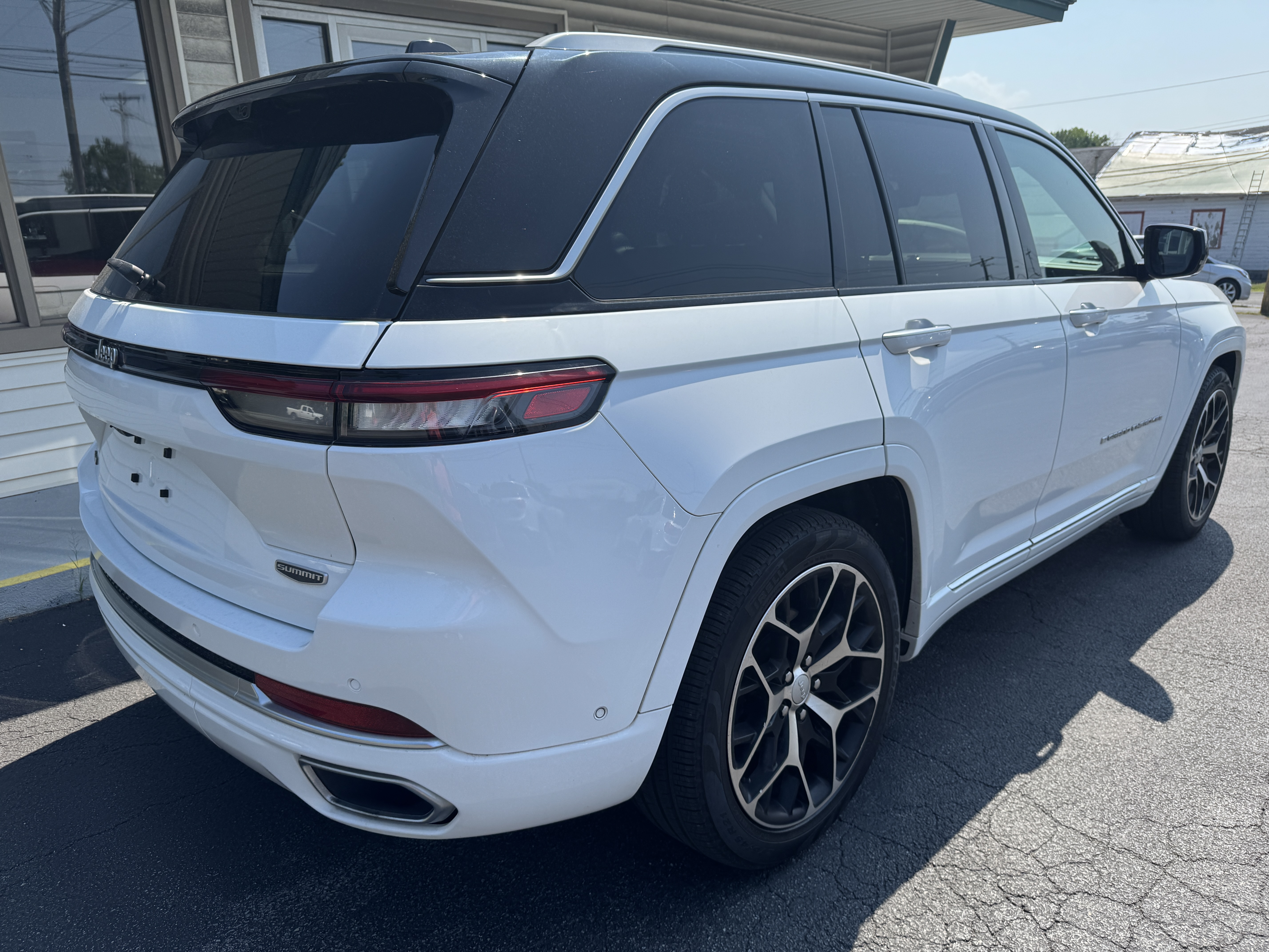 Used 2022 Jeep Grand Cherokee 4WD Summit image 6
