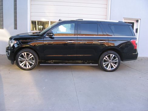 Used 2021 Ford Expedition Limited image 3