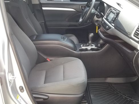 Used 2019 Toyota Highlander AWD V6 image 26