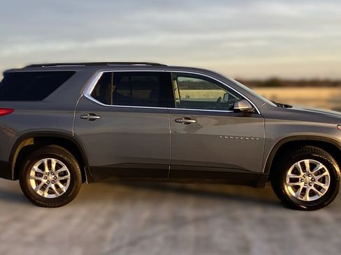 Used 2020 Chevrolet Traverse LT image 9