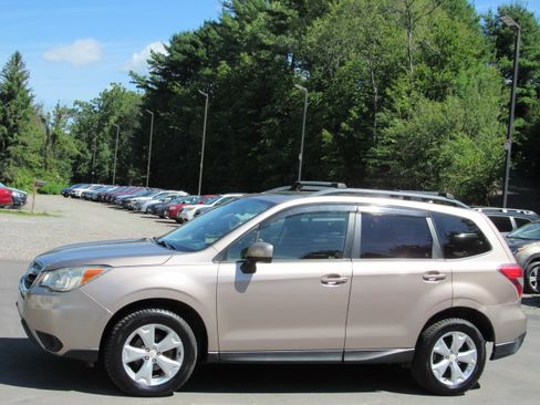 Used 2014 Subaru Forester 2.5i Premium AWD/4WD image 3