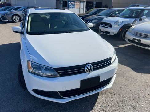 Used 2013 Volkswagen Jetta SE Sedan FWD image 1