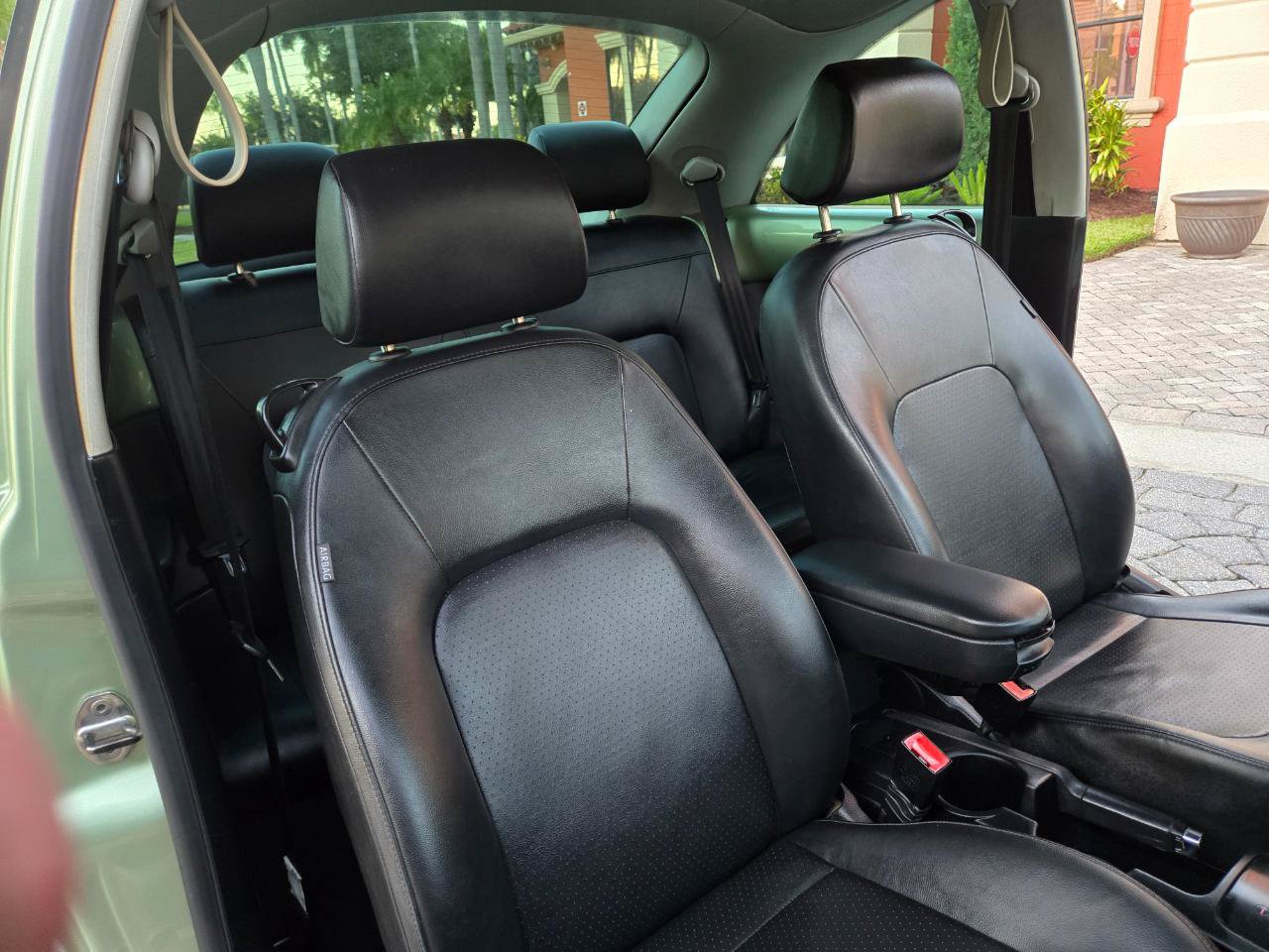 Used 2009 Volkswagen Beetle 2.5 Coupe FWD image 27
