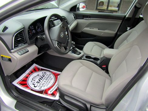Used 2017 Hyundai Elantra SE image 16