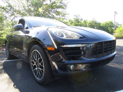 Used 2018 Porsche Macan Sport Edition AWD/4WD image 7
