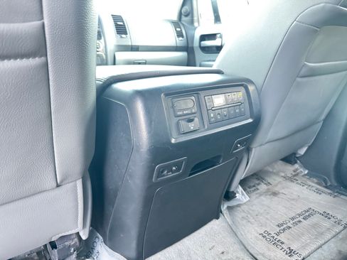 Used 2010 Toyota Sequoia Limited image 31