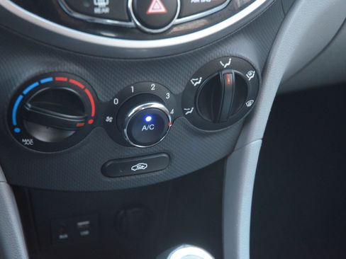 Used 2014 Hyundai Accent SE image 15