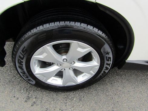 Used 2015 Subaru Forester 2.5i Premium AWD/4WD image 10