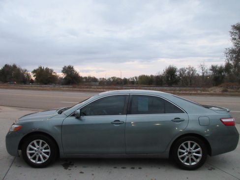 Used 2007 Toyota Camry XLE image 1