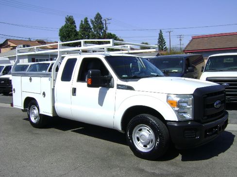 Used 2016 Ford F250 2WD SuperCab Super Duty image 3