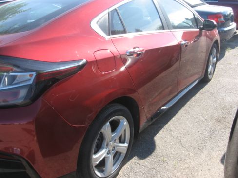 Used 2018 Chevrolet Volt LT FWD image 5