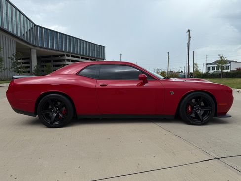 Used 2017 Dodge Challenger SRT Hellcat image 8