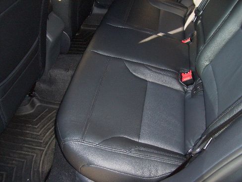 Used 2019 Volkswagen Golf 4-Door FWD image 18