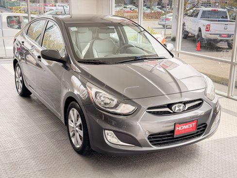 Used 2012 Hyundai Accent GLS image 1