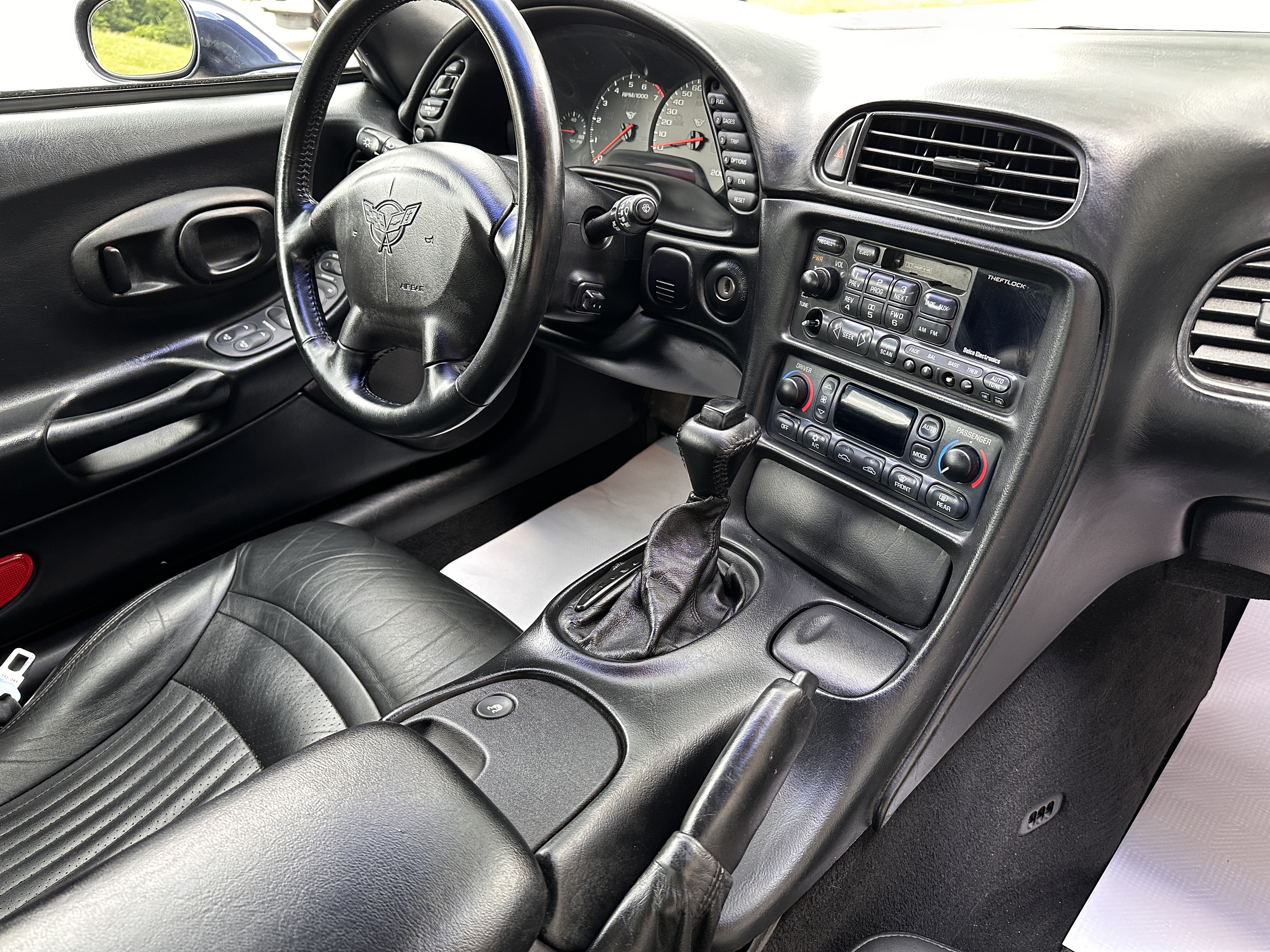 Used 1999 Chevrolet Corvette Convertible RWD image 13