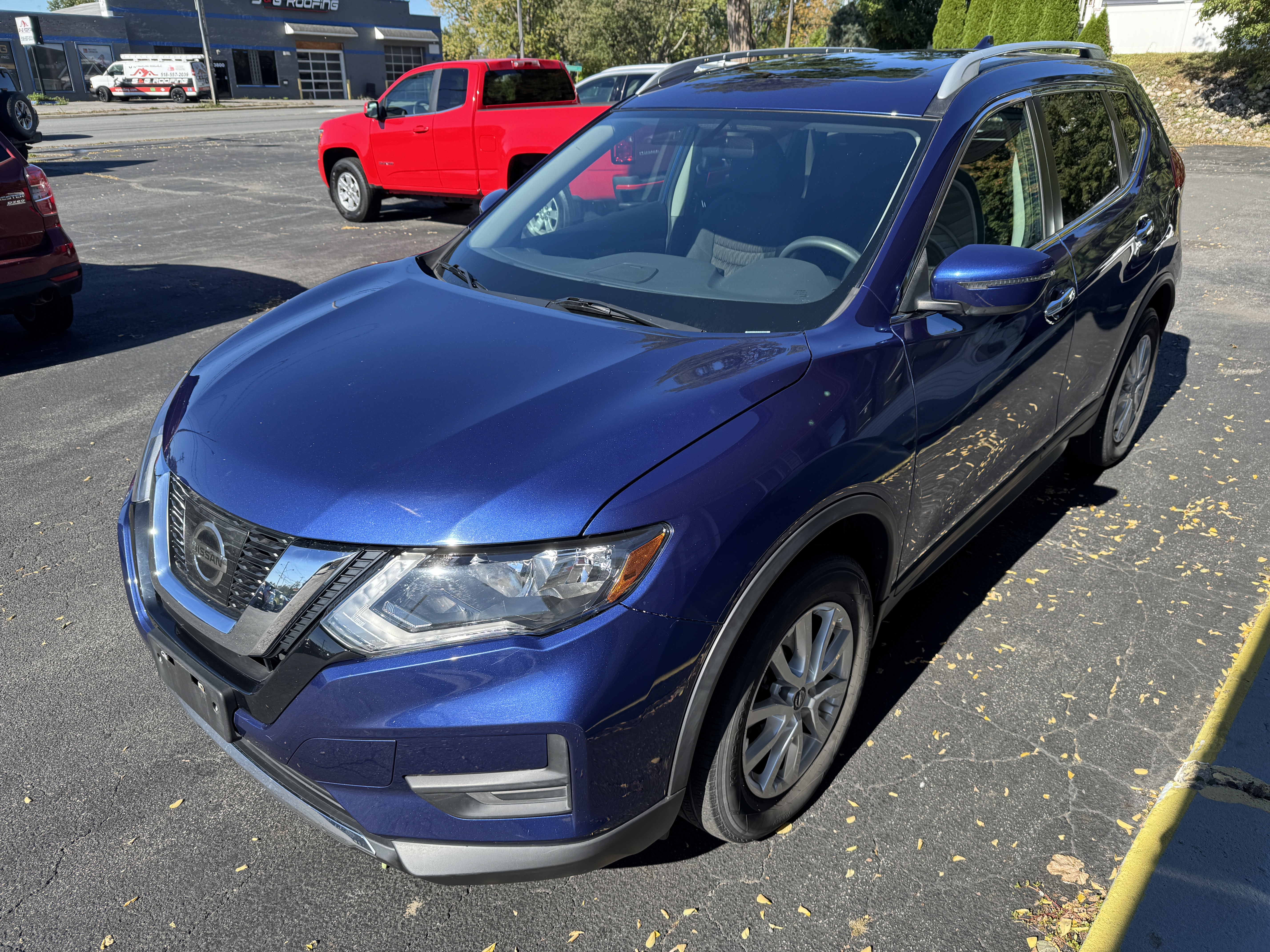 Used 2017 Nissan Rogue AWD SV image 3
