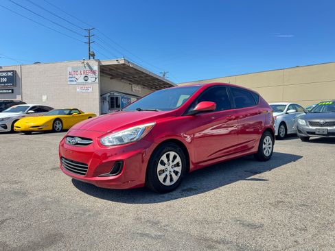 Used 2016 Hyundai Accent SE Hatchback FWD image 3