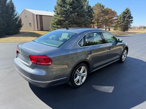 Used 2014 Volkswagen Passat 1.8T SEL Premium image 3