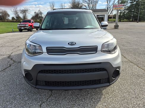 Used 2019 Kia Soul ! image 2
