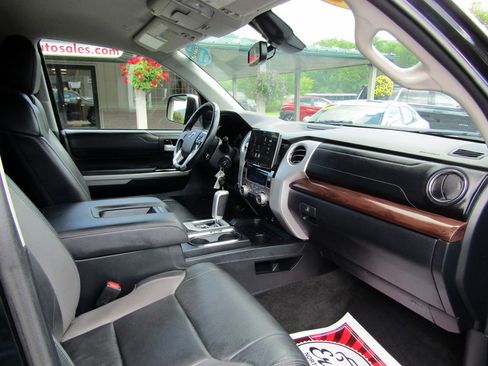 Used 2019 Toyota Tundra 4x4 CrewMax Limited image 23