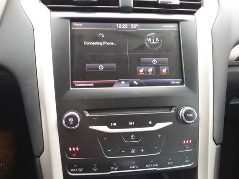 Used 2015 Ford Fusion SE image 15