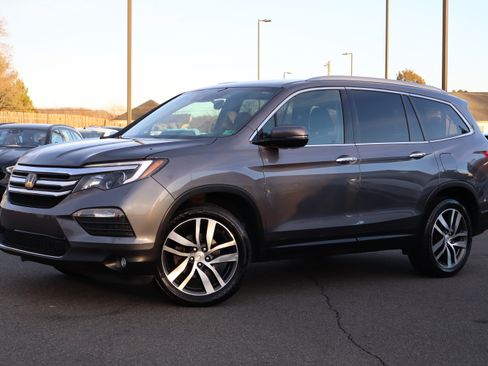 Used 2016 Honda Pilot Touring image 2