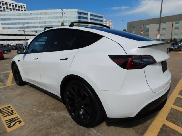 Used 2022 Tesla Model Y AWD Performance image 5