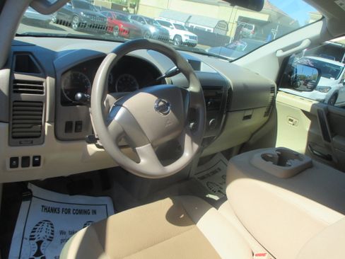 Used 2014 Nissan Titan S Pickup 4D 5 1/2 ft RWD image 5