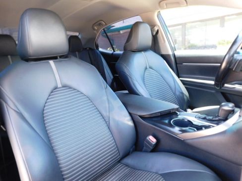 Used 2019 Toyota Camry SE FWD image 19