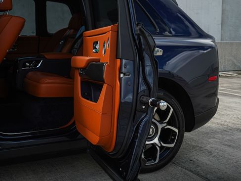 Used 2022 Rolls-Royce Cullinan Black Badge image 23