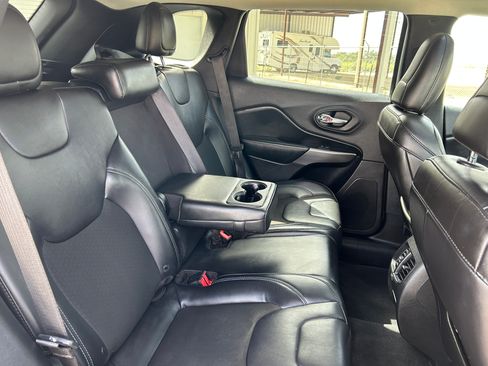Used 2019 Jeep Cherokee FWD Latitude Plus image 10