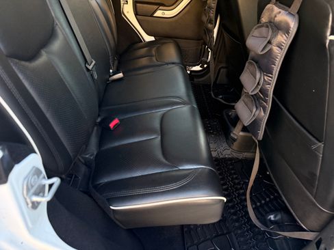 Used 2015 Jeep Wrangler 4WD Unlimited Sahara image 81