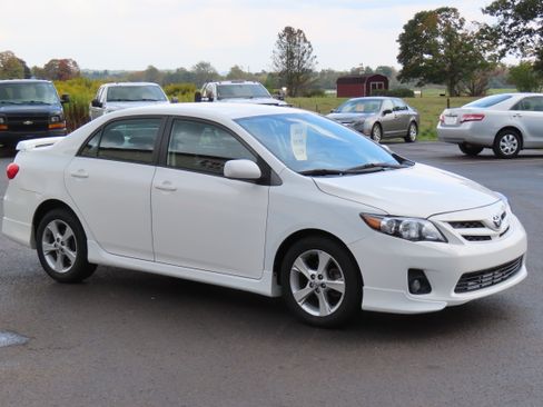 Used 2013 Toyota Corolla S image 3