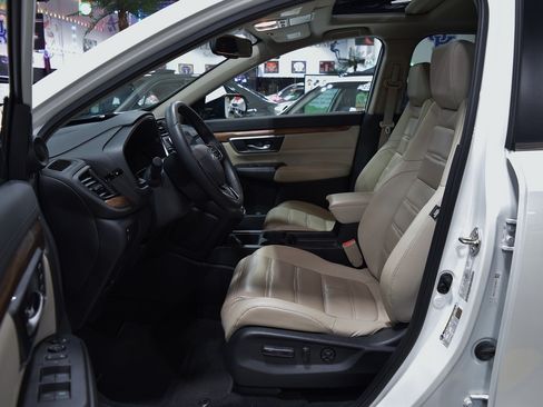 Used 2018 Honda CR-V Touring image 17