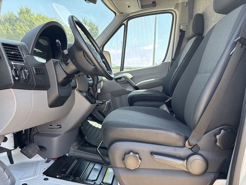 Used 2013 Freightliner Sprinter 2500 image 15