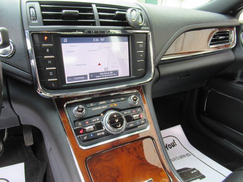Used 2019 Lincoln Continental AWD Select image 13