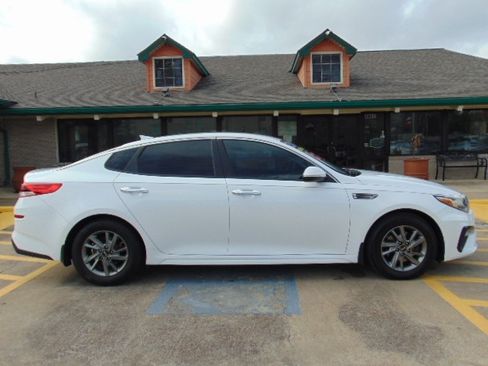 Used 2020 Kia Optima LX image 9
