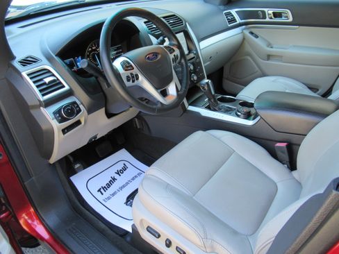 Used 2013 Ford Explorer XLT image 9